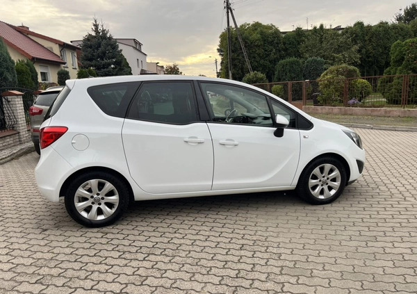 Opel Meriva cena 23900 przebieg: 148000, rok produkcji 2012 z Górzno małe 211